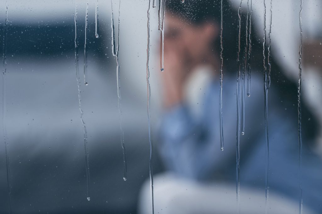 Gotas de lluvia en una ventana
